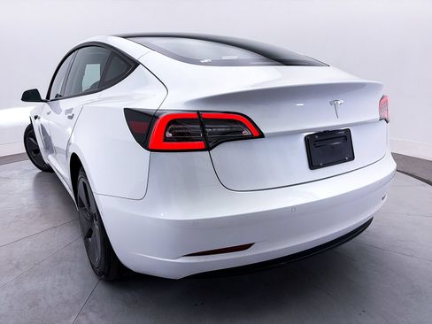 Used 2021 Tesla Model 3 Standard Range Plus RWD image 4