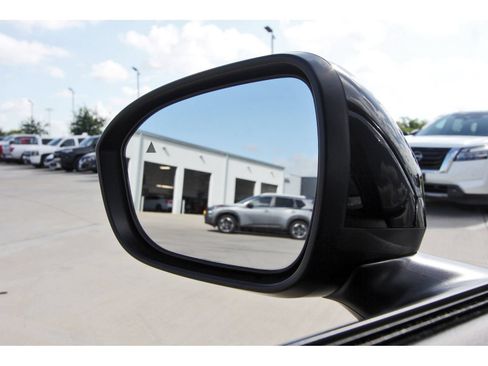 Certified 2025 Nissan Kicks SR FWD image 10