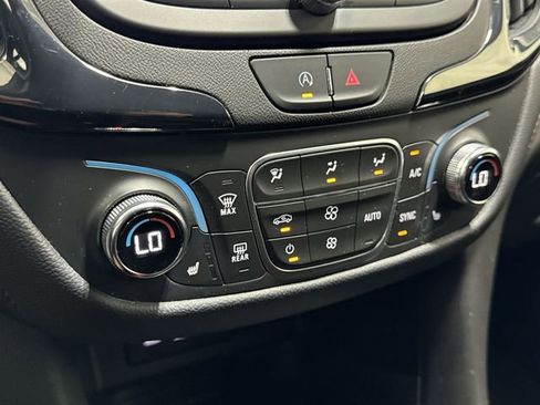 Used 2022 Chevrolet Equinox RS w/ RS Leather Package FWD image 21