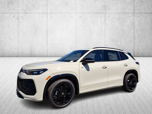 New 2026 Volkswagen Tiguan SE R-Line image 2