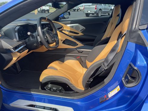 Used 2022 Chevrolet Corvette Stingray Premium Conv w/ Z51 Performance Package RWD image 17