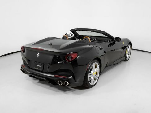 Used 2019 Ferrari Portofino image 9