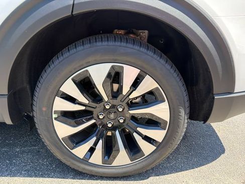 New 2026 Ford Explorer Platinum w/ LUX Leather Package AWD/4WD image 18