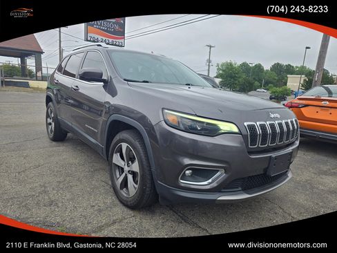 Used 2019 Jeep Cherokee Limited AWD/4WD image 3
