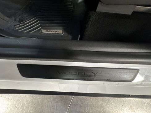 Used 2021 Tesla Model Y Long Range image 10