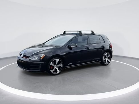 Used 2017 Volkswagen Golf S image 4