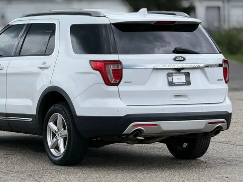 Used 2016 Ford Explorer XLT AWD/4WD image 16