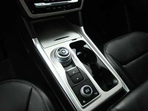 Used 2023 Ford Explorer XLT w/ Equipment Group 202A image 17