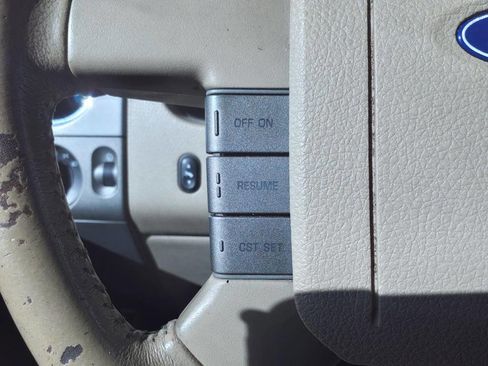 Used 2006 Ford F150 Lariat image 16