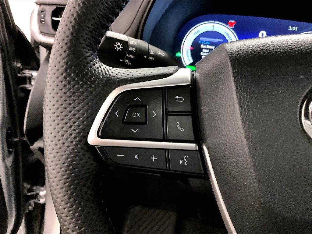 Used 2025 Toyota Sienna Platinum AWD/4WD image 11