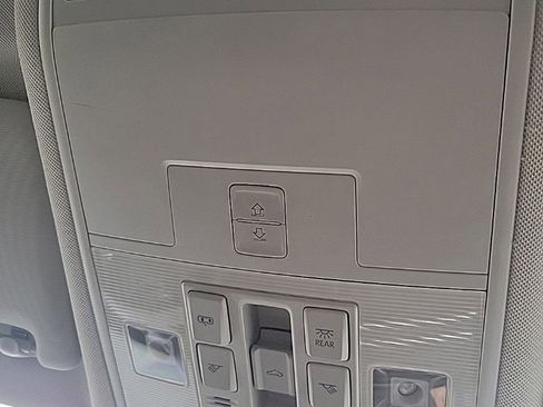 Used 2019 Volkswagen Tiguan SE image 13