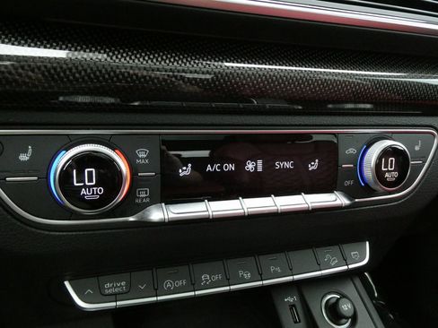 Used 2022 Audi SQ5 Prestige w/ Prestige Package image 26