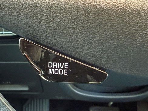 Used 2023 Kia Niro LX image 24