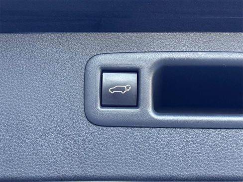 Used 2023 Toyota Highlander XLE image 17