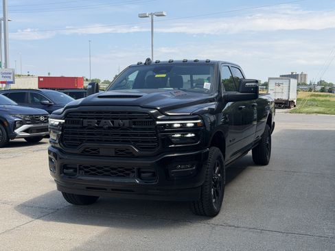 New 2026 RAM 3500 Laramie AWD/4WD image 16