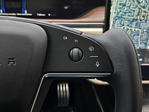 Used 2022 Tesla Model S image 23