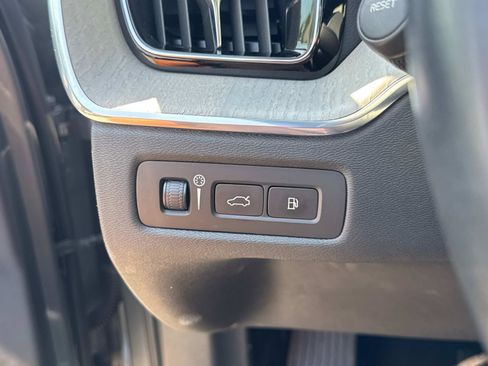 Used 2020 Volvo XC60 T8 Inscription image 28