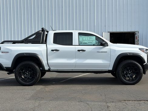 New 2026 Chevrolet Colorado Trail Boss w/ Midnight Edition AWD/4WD image 3