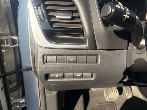 Used 2022 Nissan Rogue SV w/ SV Premium Package image 35