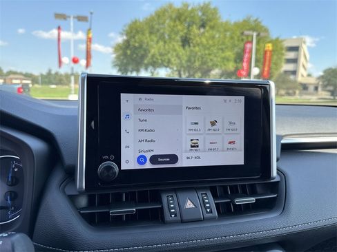 Used 2025 Toyota RAV4 XLE Premium image 26