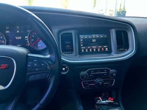 Used 2019 Dodge Charger SXT image 19