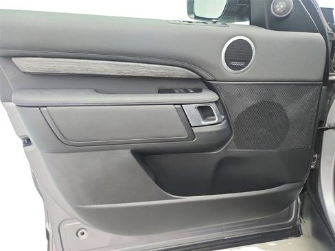 Used 2020 Land Rover Discovery HSE image 22