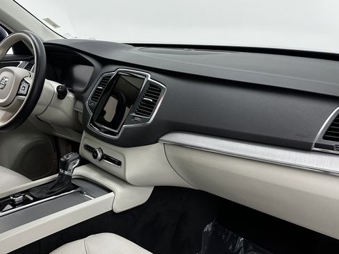 Used 2022 Volvo XC90 T5 Momentum image 40