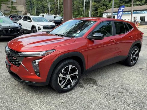 Certified 2024 Chevrolet Trax RS FWD image 4