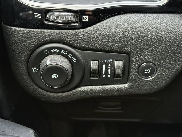 Certified 2023 Jeep Cherokee Altitude Lux AWD/4WD image 23