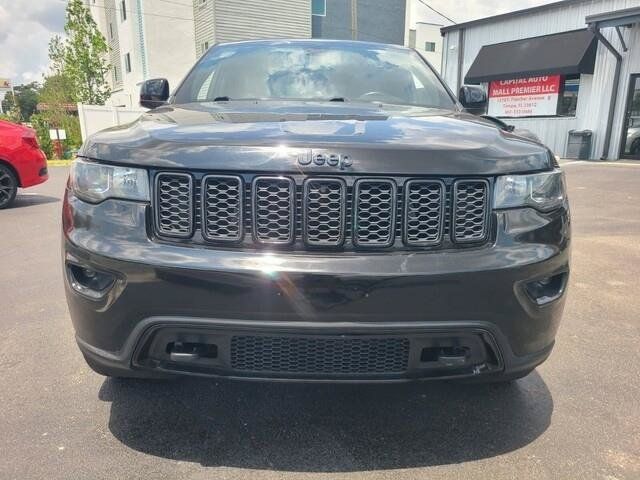 Used 2019 Jeep Grand Cherokee Laredo AWD/4WD image 13