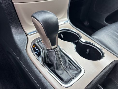 Used 2017 Jeep Grand Cherokee Limited image 25