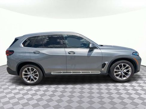 Used 2024 BMW X5 xDrive40i AWD/4WD image 3