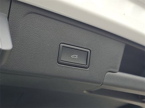 New 2026 Volkswagen Atlas Cross Sport SE image 10