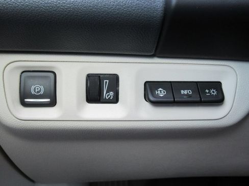Used 2021 GMC Acadia Denali w/ Denali Technology Package FWD image 22