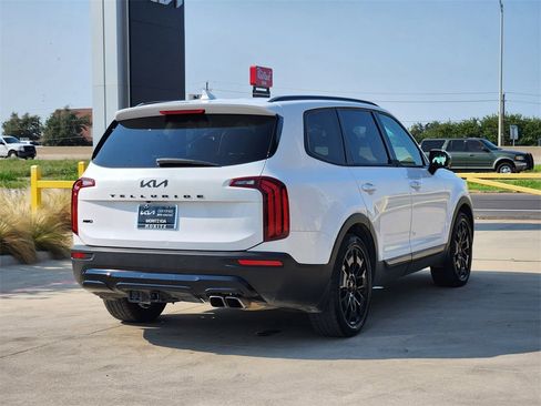 Used 2022 Kia Telluride SX w/ SX Prestige Package image 4