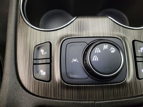 Certified 2023 GMC Acadia SLT image 10