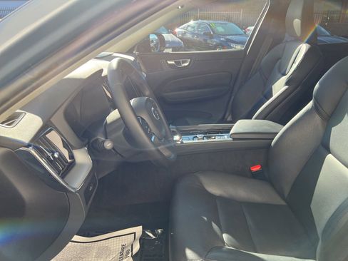 Used 2024 Volvo XC60 B5 Core image 17