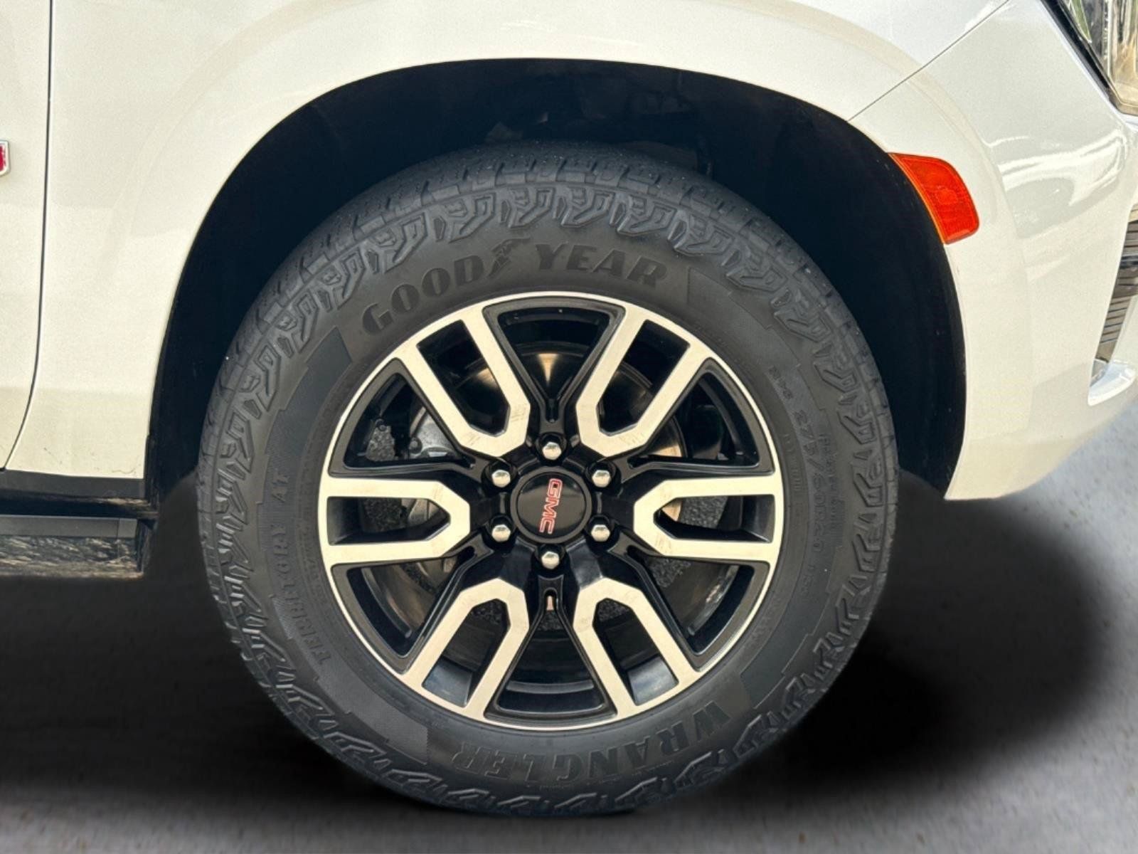 Used 2024 GMC Yukon AT4 w/ Technology Package AWD/4WD image 10