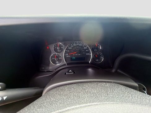 Used 2024 Chevrolet Express 2500 w/ Driver Convenience Package RWD image 30