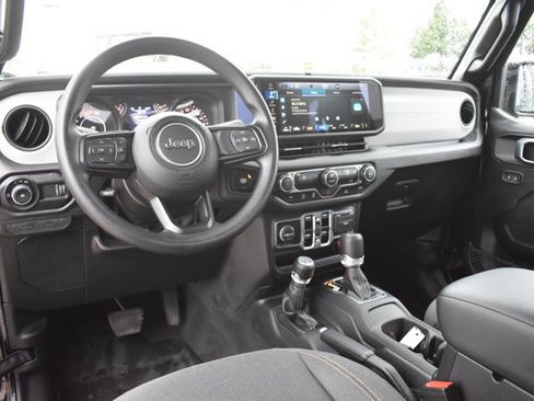 Used 2025 Jeep Wrangler Sport image 16