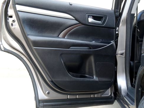 Used 2018 Toyota Highlander XLE image 38