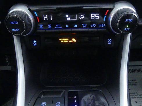 Used 2022 Toyota RAV4 XLE image 13