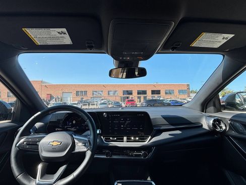 Used 2025 Chevrolet Equinox LT FWD image 33