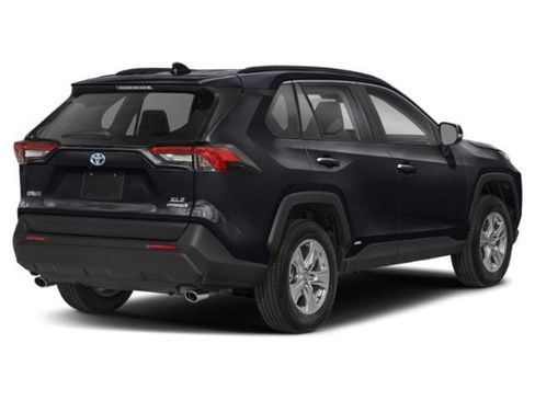 Used 2022 Toyota RAV4 XLE w/ Convenience Package AWD/4WD image 2