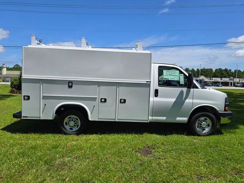 New 2025 Chevrolet Express 3500 w/ Power Convenience Package RWD image 3