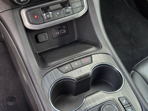 Used 2023 GMC Acadia SLT w/ Elevation Edition image 21