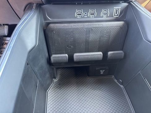 Used 2025 RAM 1500 Laramie w/ Advanced Safety Group II AWD/4WD image 11