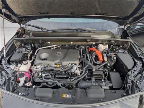 Used 2021 Toyota Venza XLE image 26