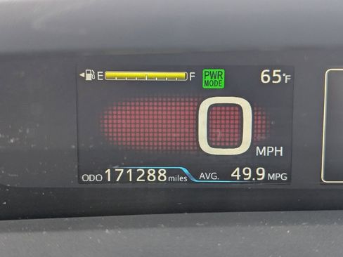 Used 2016 Toyota Prius Three Touring w/ Preferred Accessory Package image 18