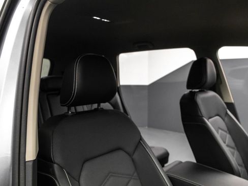 Used 2024 Volkswagen Atlas SE image 35